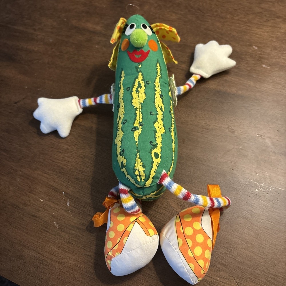 1983 Amtoy Mrs. Fickle Pickle Cucumber American Greetings Plush 13" Bow Gloves